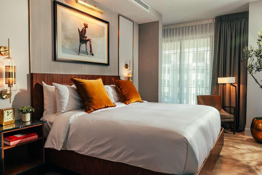 The Global Ambassador Hotel Финикс Стая снимка
