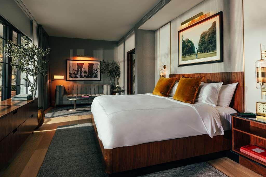 The Global Ambassador Hotel Финикс Стая снимка