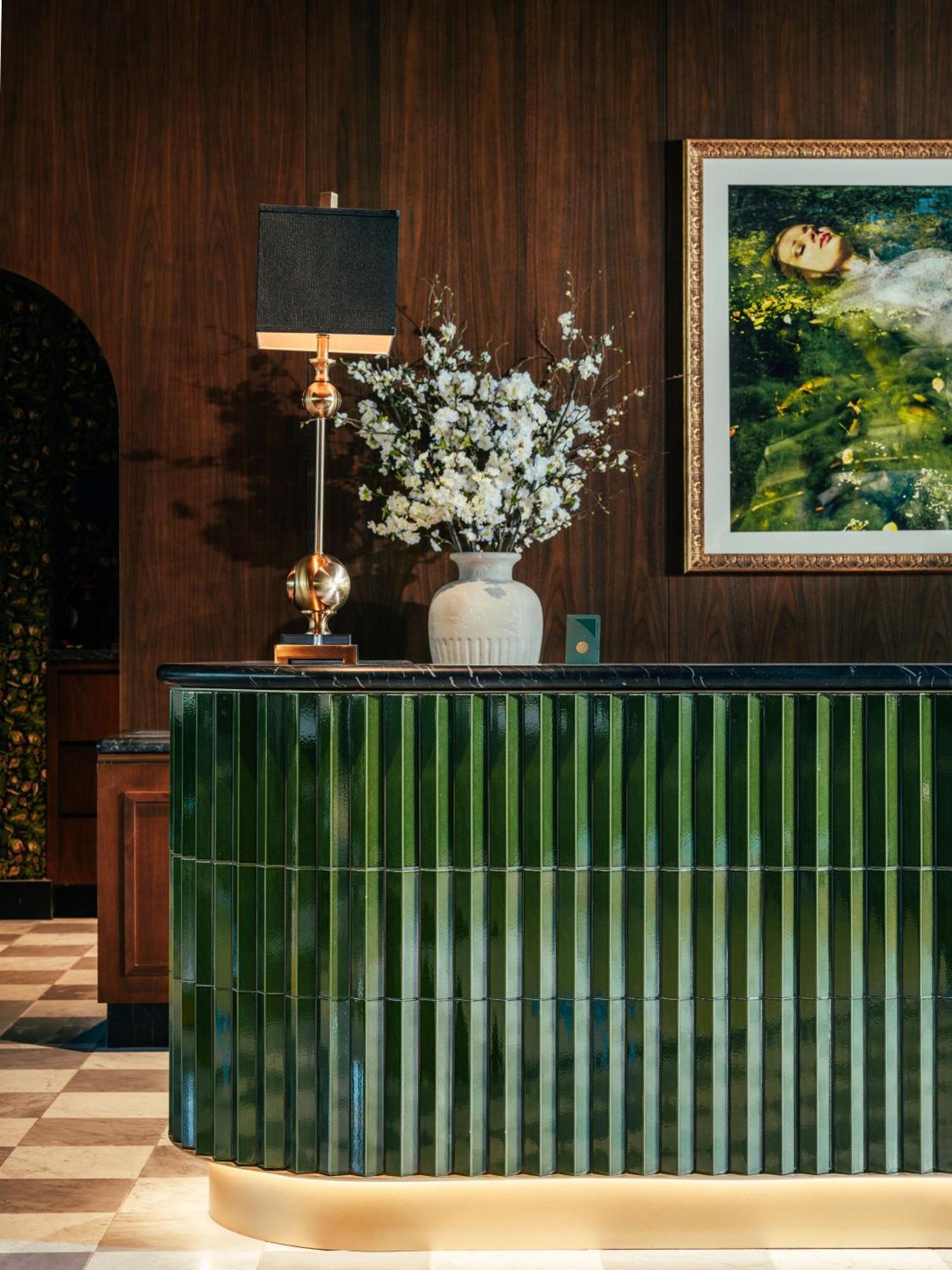The Global Ambassador Hotel Финикс Екстериор снимка