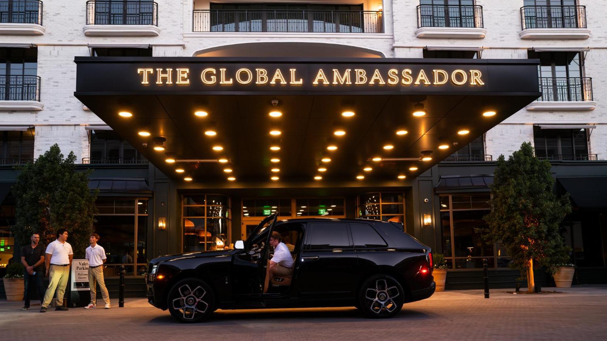 The Global Ambassador Hotel Финикс Екстериор снимка